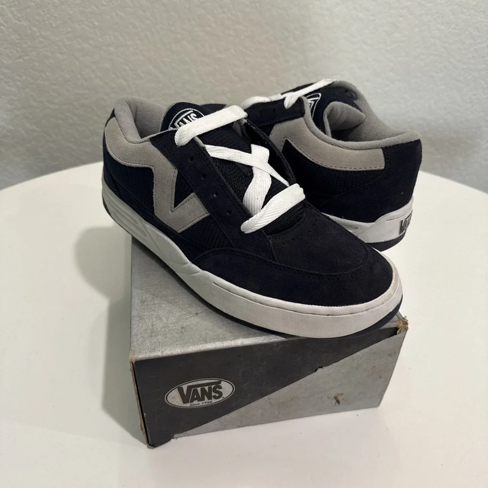 vintage 90s vans skateboarding shoes Sz 10.5 NEW OLD STOCK